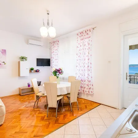 Apartman Helles Nur 200 Meter Zum Sandstrand Mit Meerblick Crikvenica